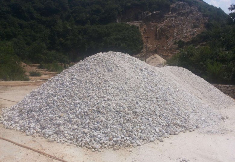 重晶石在環(huán)保領域有著重要的作用.jpg